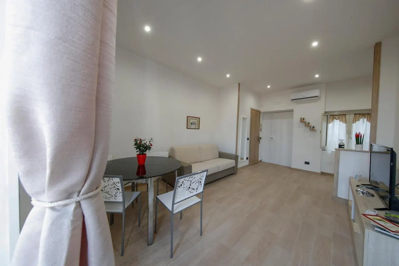 Apartament The Door Saturday Neapol