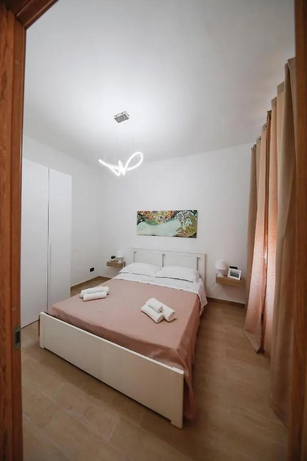 Apartament The Door Saturday Neapol