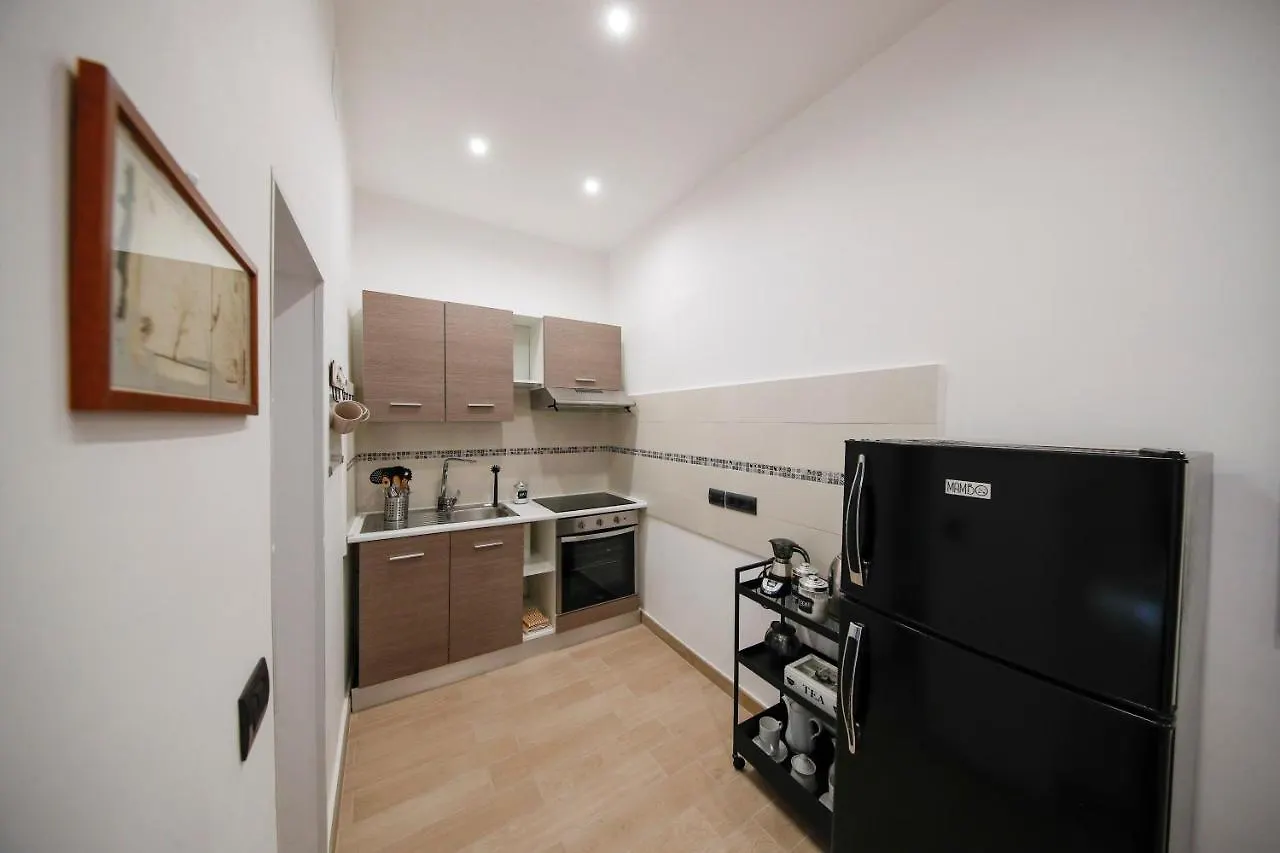 Apartament The Door Saturday Neapol 0*,